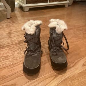 Sorel Women's Fur-Lined Winter Boots - Brown and Cream